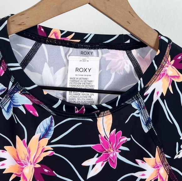 ROXY Active Cropped Long Sleeve Rashguard Size SMALL NWOT - Picture 9 of 9